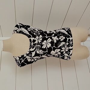 Boutique small black and white dressy tee style
